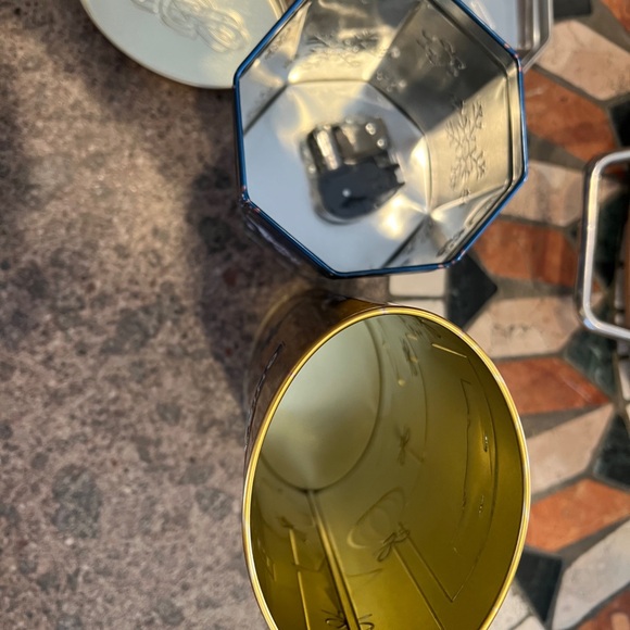 Collectible Christmas Tins / Music Box - Picture 4 of 7